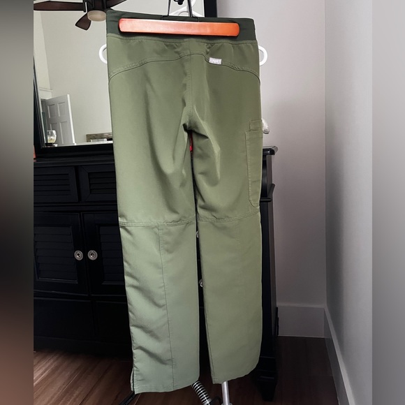 FIGS Dark Olive Kade Scrub Pants XXS Petite Perfect Condition - Picture 3 of 4